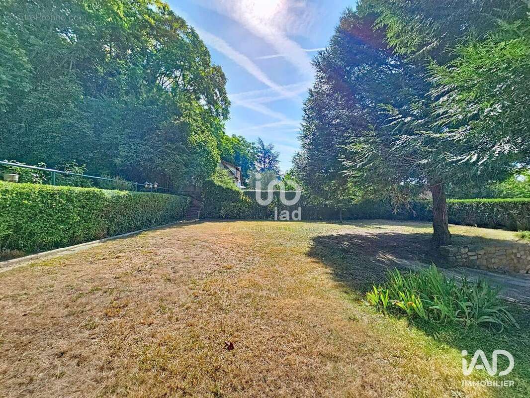 Terrain 680 m² à Follainville-Dennemont  - photo 2