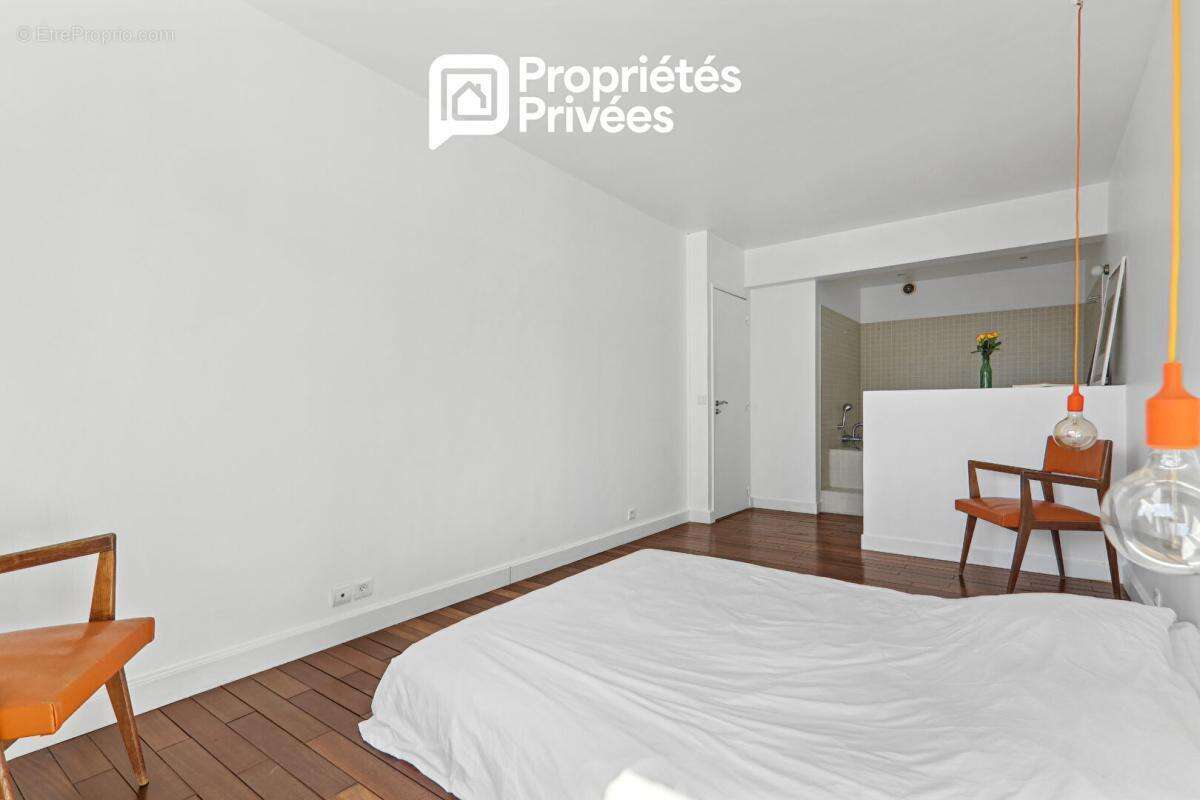 Appartement à COURBEVOIE