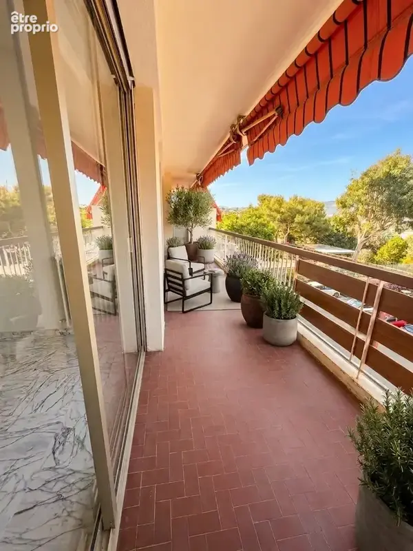 NICE LE RAY   Beau T2  avec piscine, tennis, grand balcon, cave et garage - photo 3