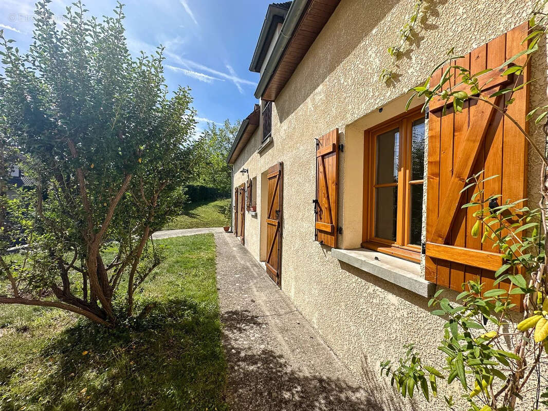 Maison à NEAUPHLE-LE-CHATEAU