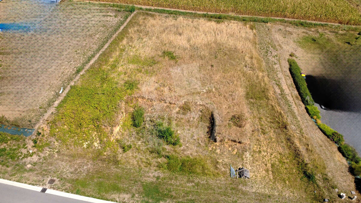 Terrain viabilisé de 1610 m2 qui n'attend plus que votre maison - photo 5