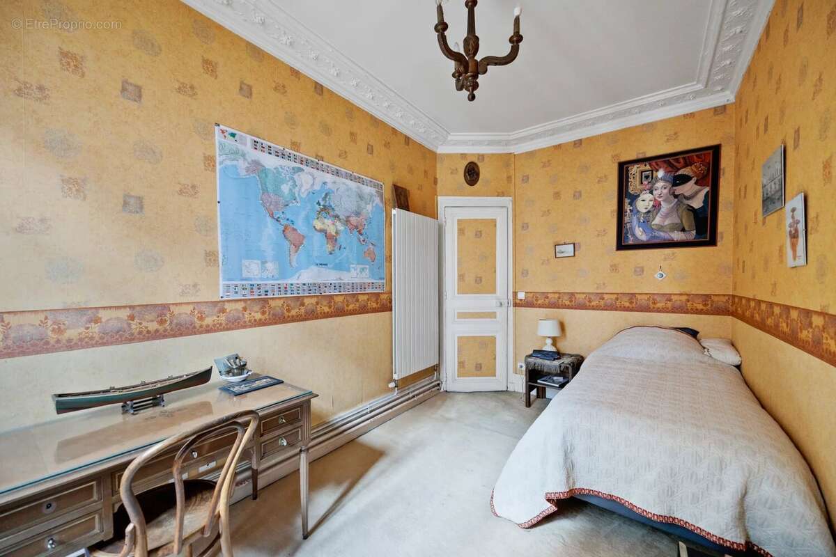 Appartement à COURBEVOIE