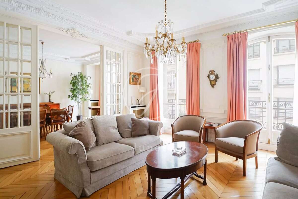 Appartement à PARIS-7E