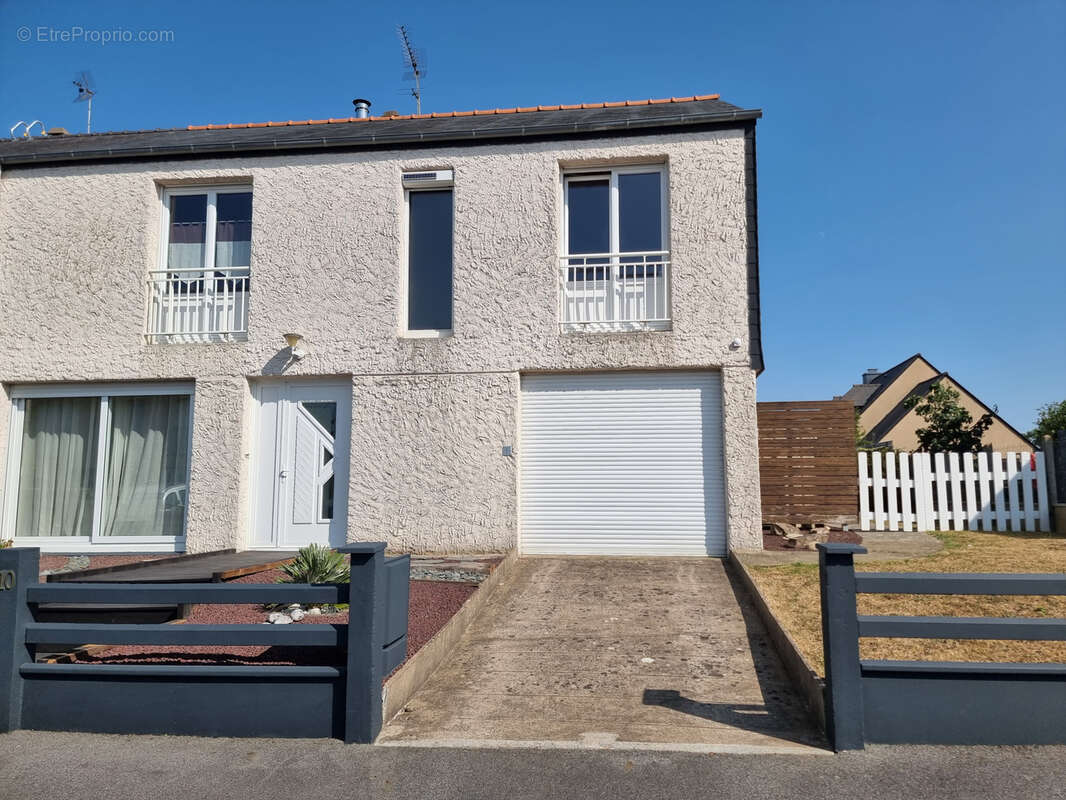 Maison à SAINT-ERBLON