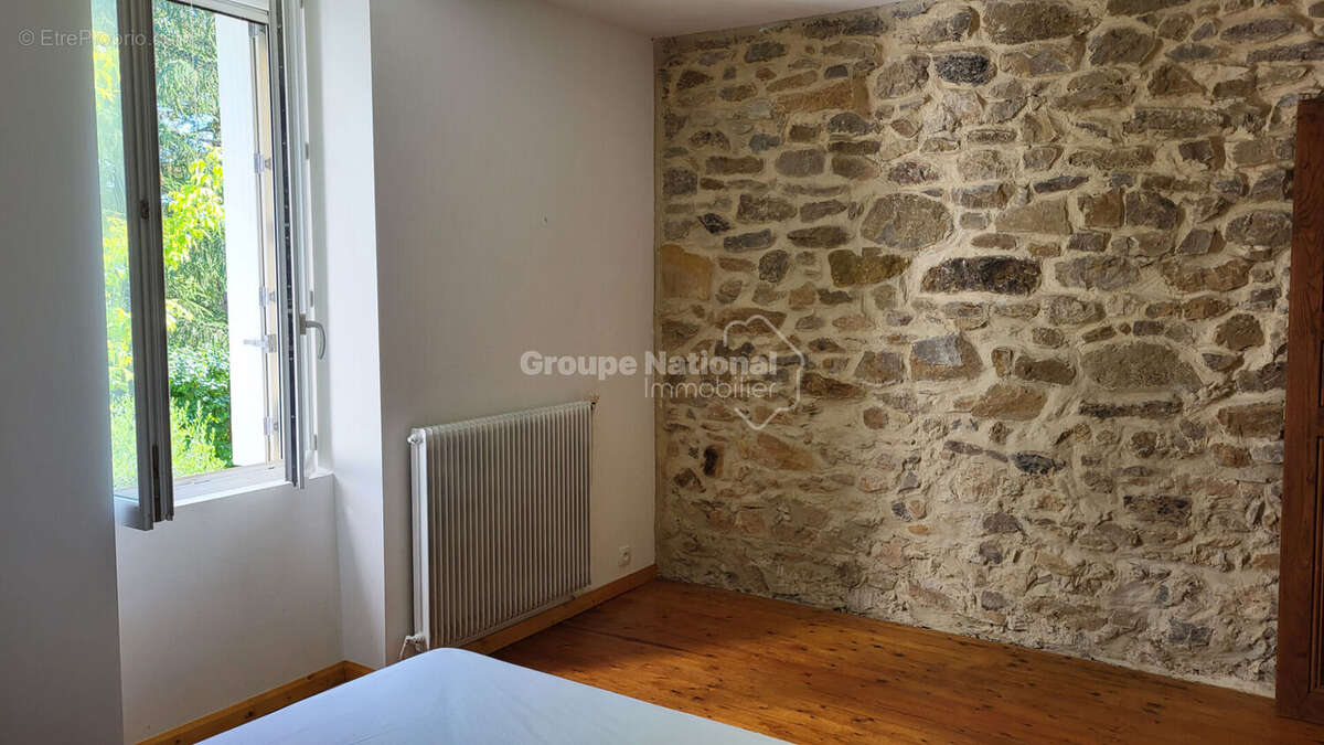 Maison à SAINT-MARCEL-DE-CAREIRET