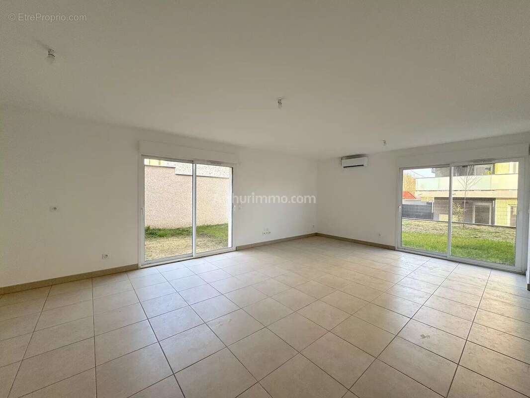 Maison à VEZERONCE-CURTIN