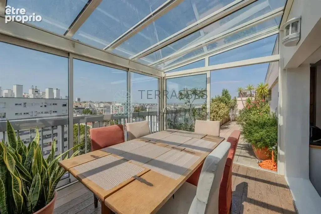 Appartement à COURBEVOIE