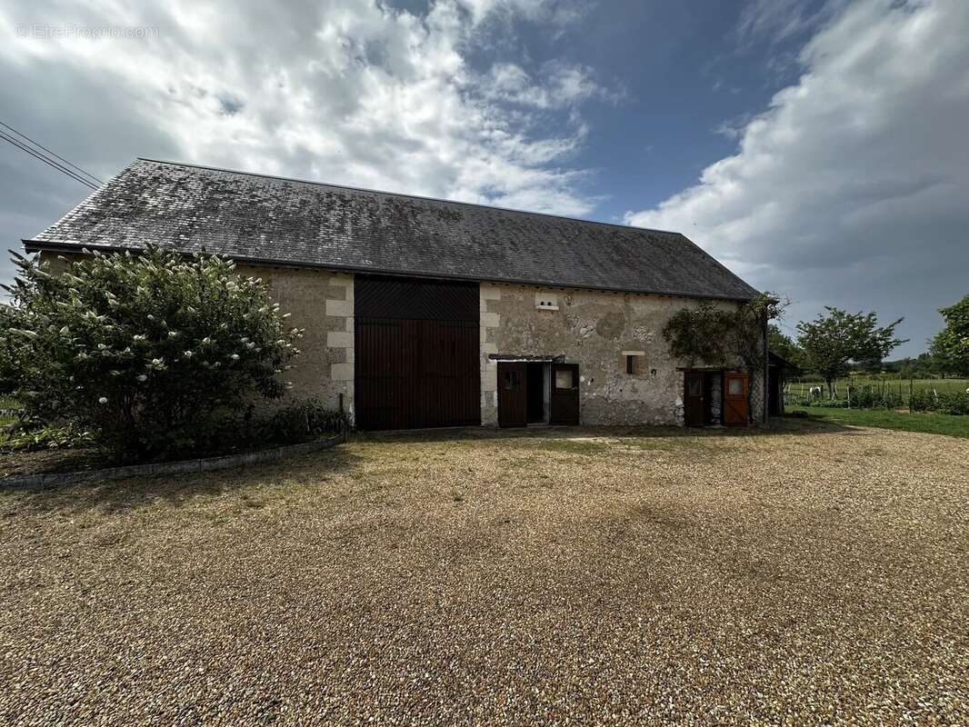 Exclusivite - longère restaurée - channay sur lathan - photo 7