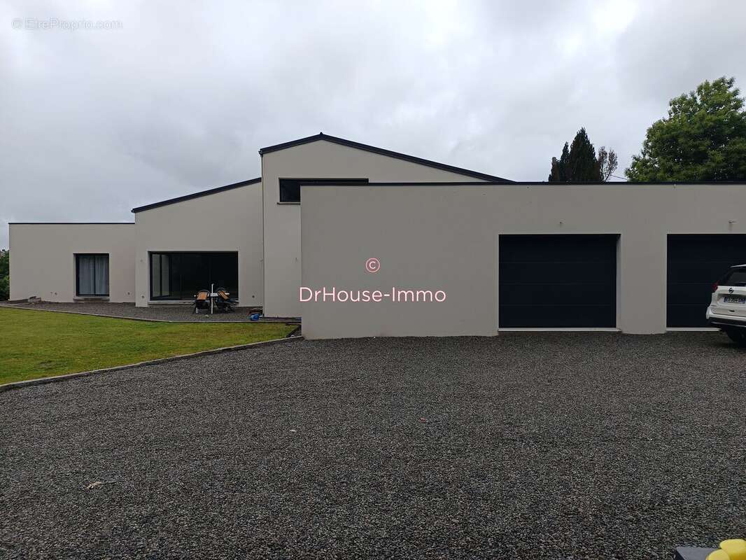 Maison à LOUVIGNE-DU-DESERT