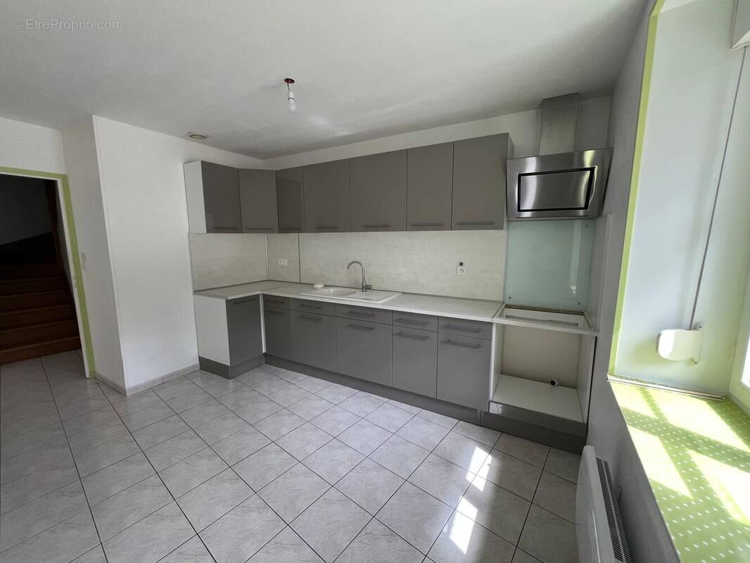 10 minutes auxerre maison de village 4 pièces avec annexes - photo 2