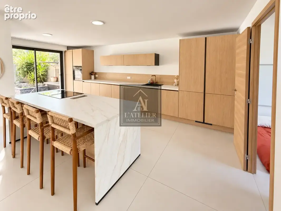 Maison contemporaine de 140 m2 de type 5 avec piscine sur une parcelle de 316 m2 - photo 22