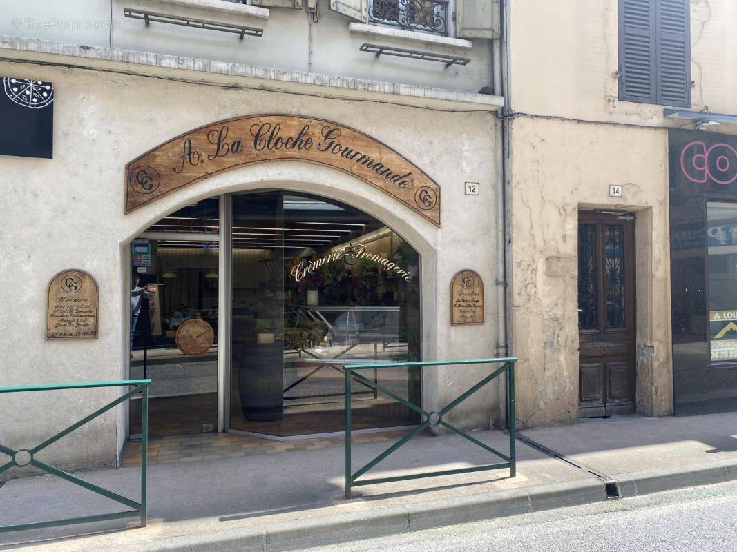 Commerce à LE PONT-DE-BEAUVOISIN