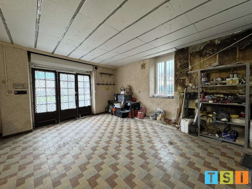Au cur de Miramont-de-Comminges - ensemble immobilier - maison de caractère de 135 m² - vaste local commercial 100 m² sur 593m² - photo 12