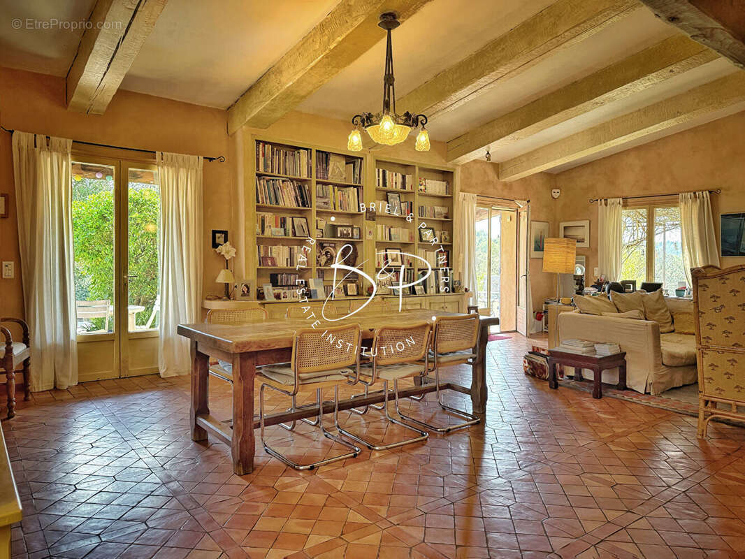 Maison à ENTRECASTEAUX