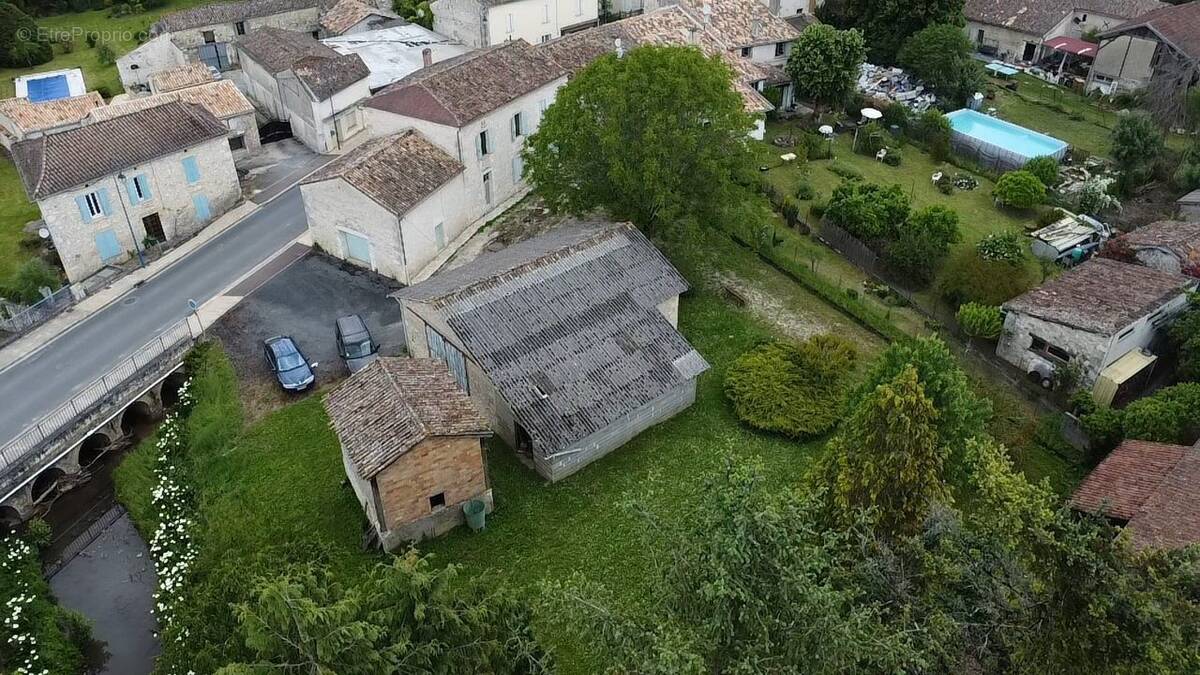 Maison à LES LEVES-ET-THOUMEYRAGUES