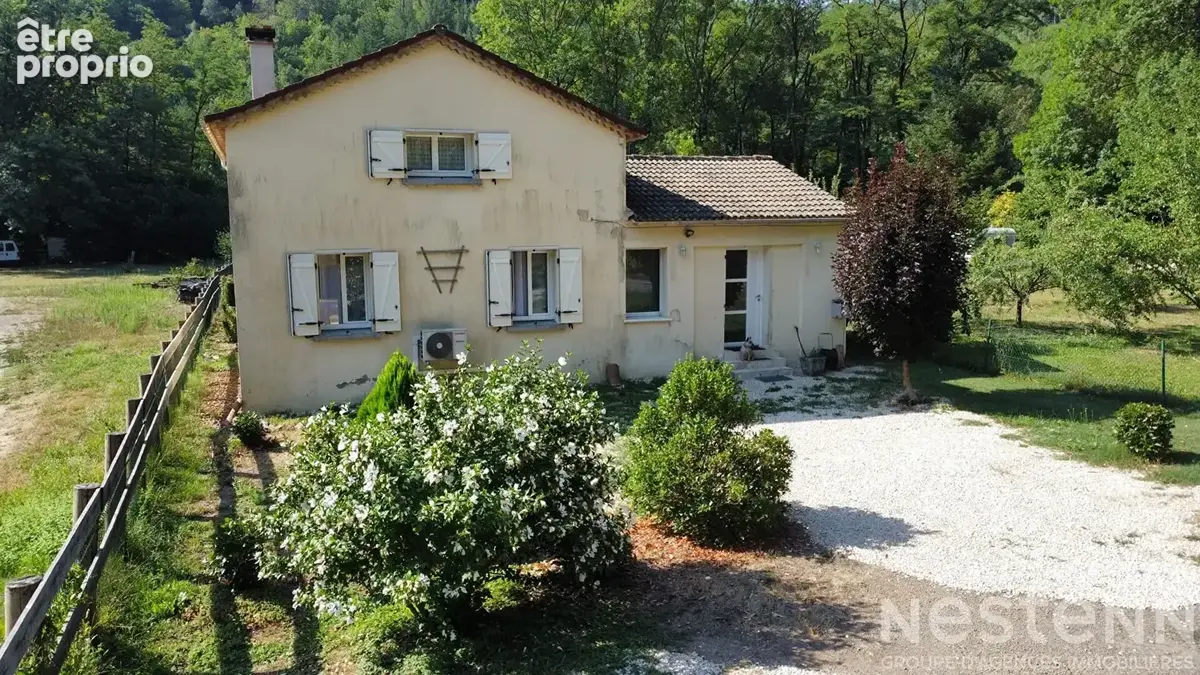 Maison à LE COLLET-DE-DEZE