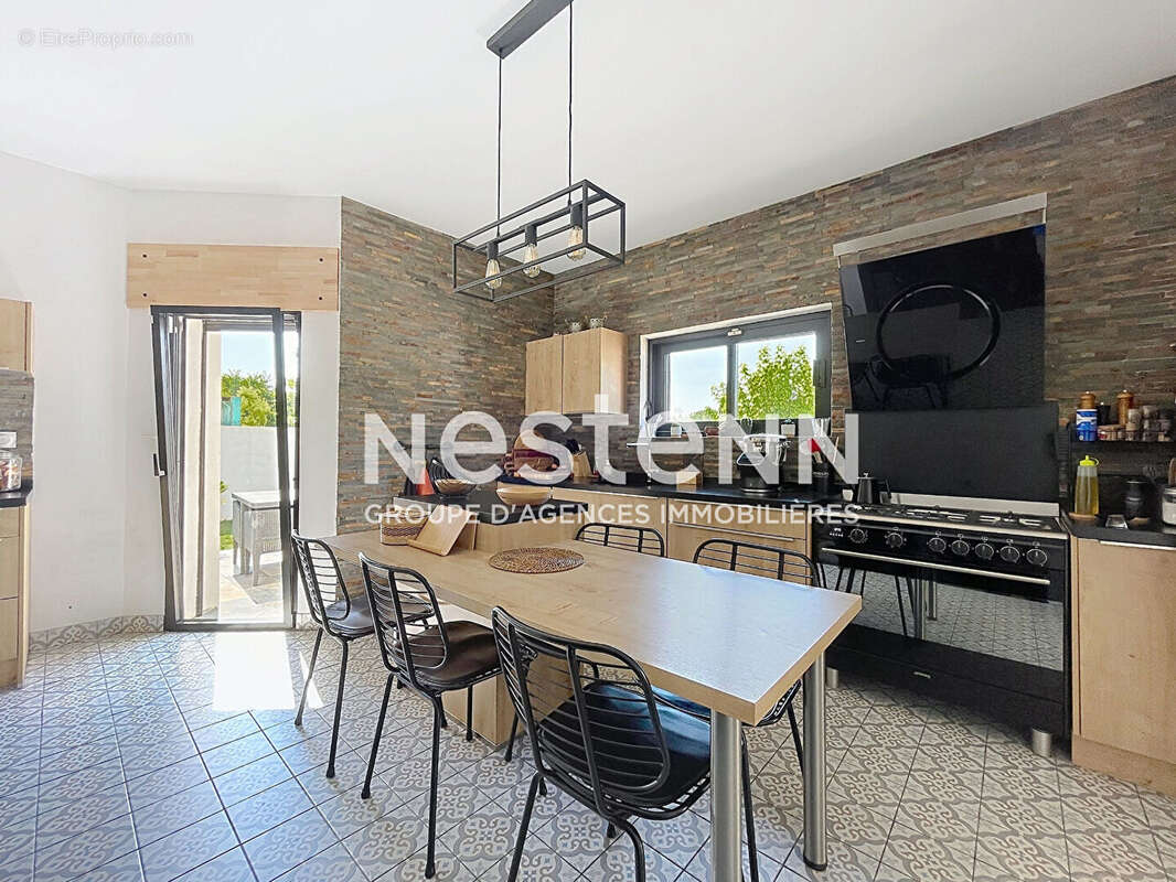 Villa rénovée de 160m2 habitables, 5 pièces, 3 chambres dont 1 de plain-pied, piscine 4x8m, terrain détachable constructible - photo 7
