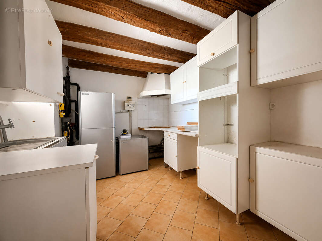 Ensemble immobilier avec dépendances sur plus de 12 000 m2 - photo 7
