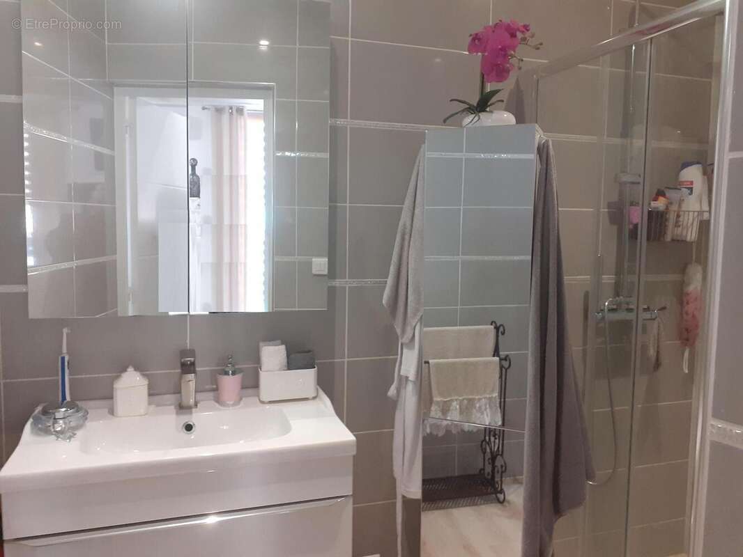   - Appartement à DRAGUIGNAN