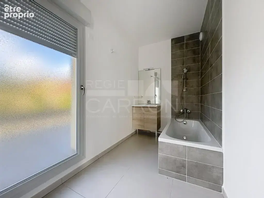 Crepieux centre village t4 78m² + terrasse 110m² 2 stationnements 440000€ - photo 6