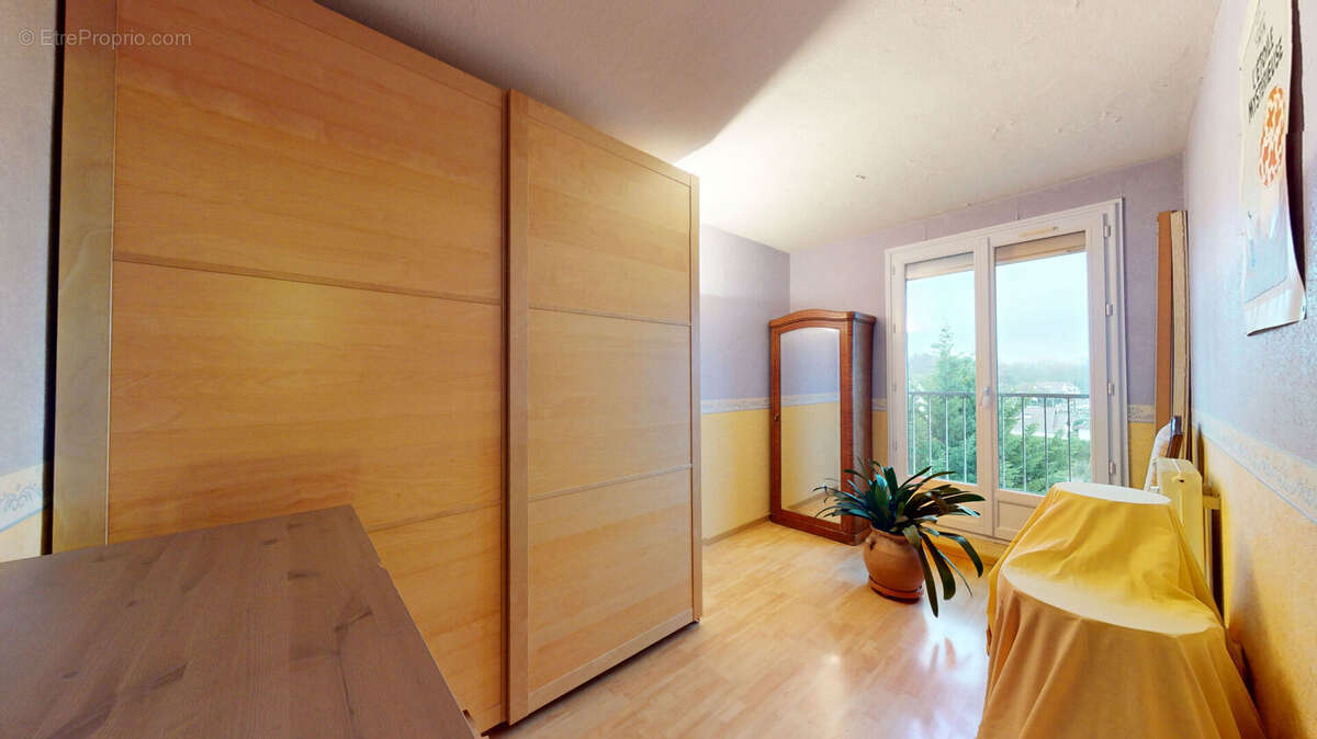 Appartement à BRUYERES-LE-CHATEL