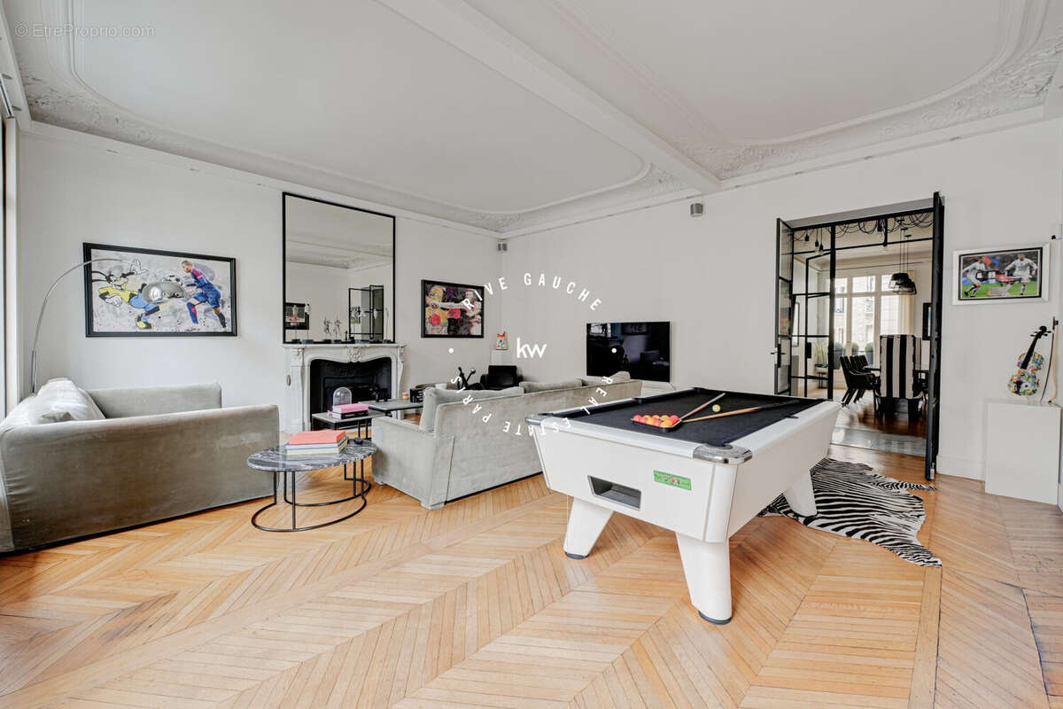 Appartement à PARIS-16E