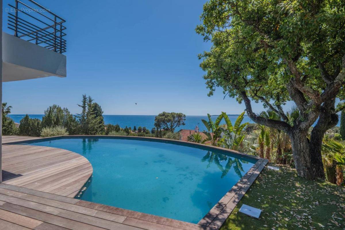 Maison à ROQUEBRUNE-SUR-ARGENS