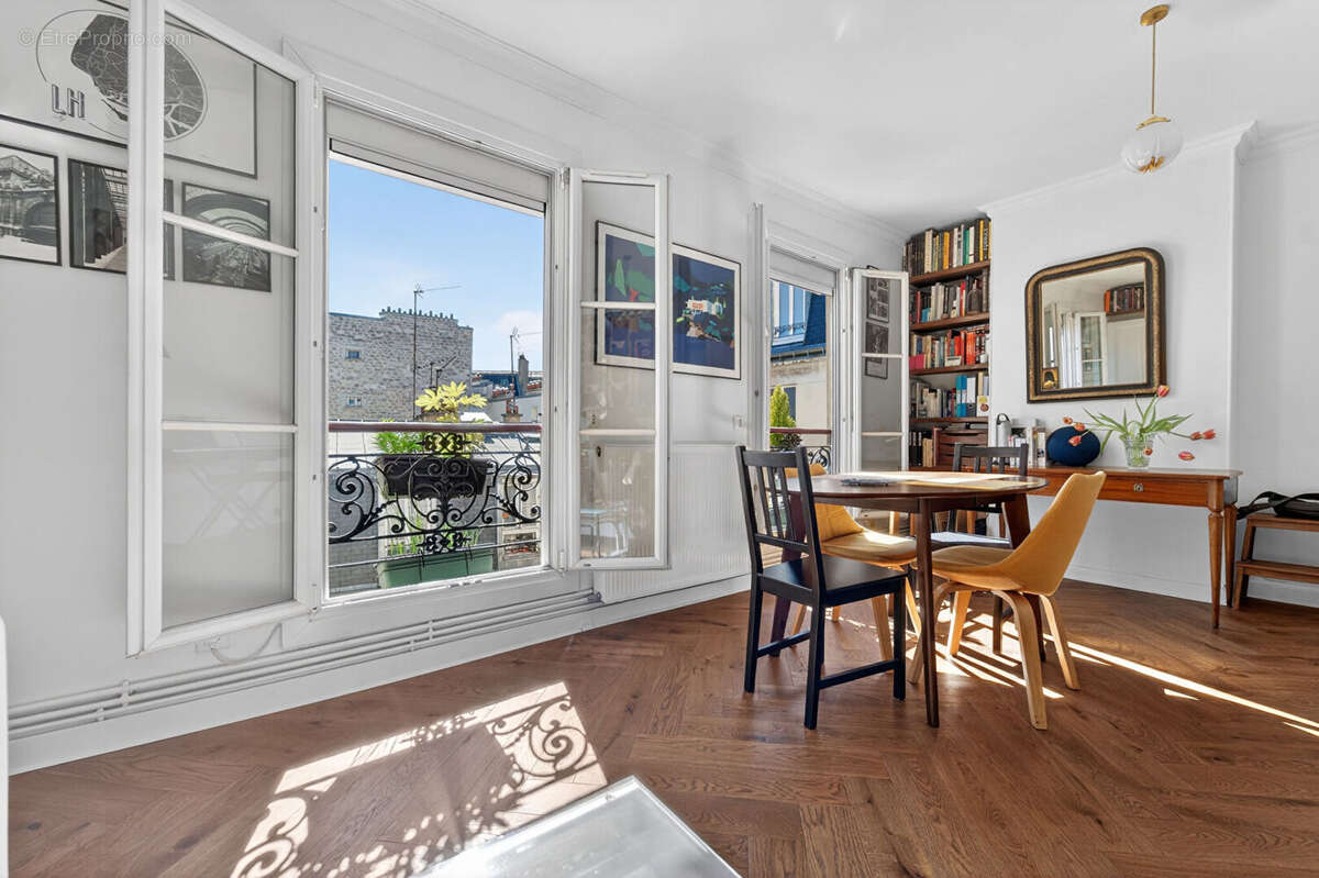 Appartement à PARIS-10E