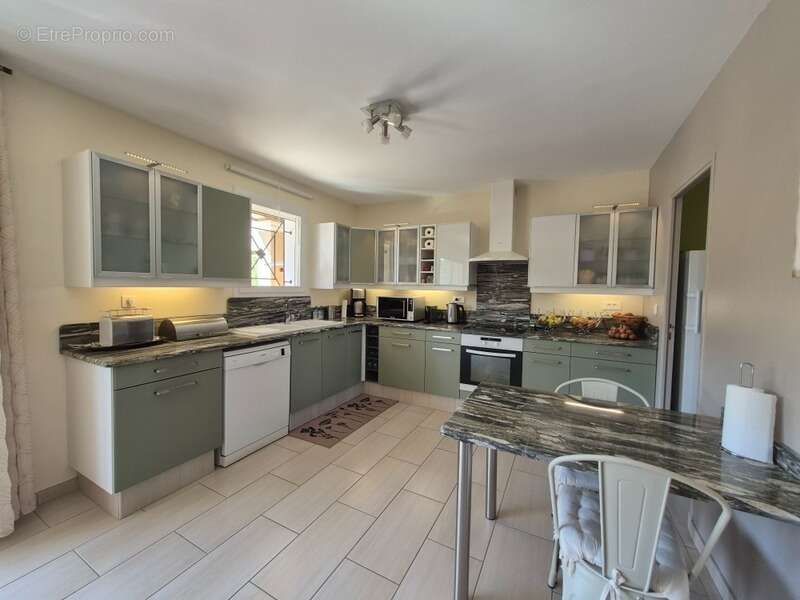 Maison à SOLLIES-VILLE