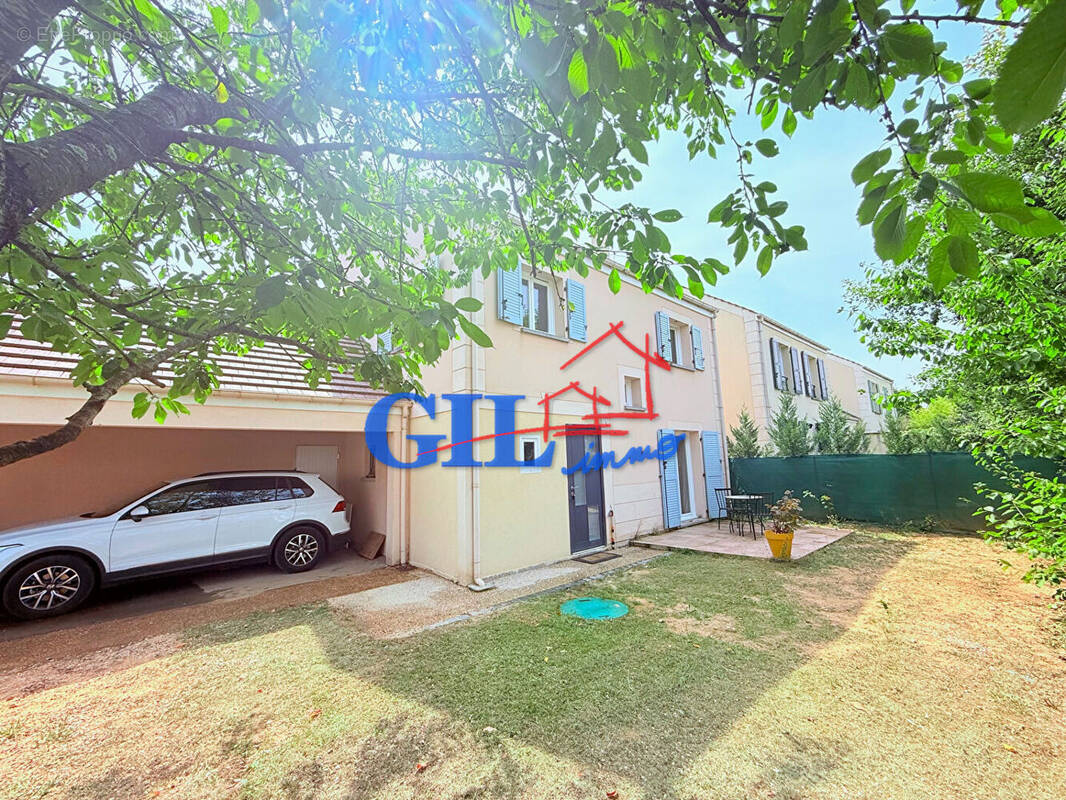 Maison à SAVIGNY-LE-TEMPLE