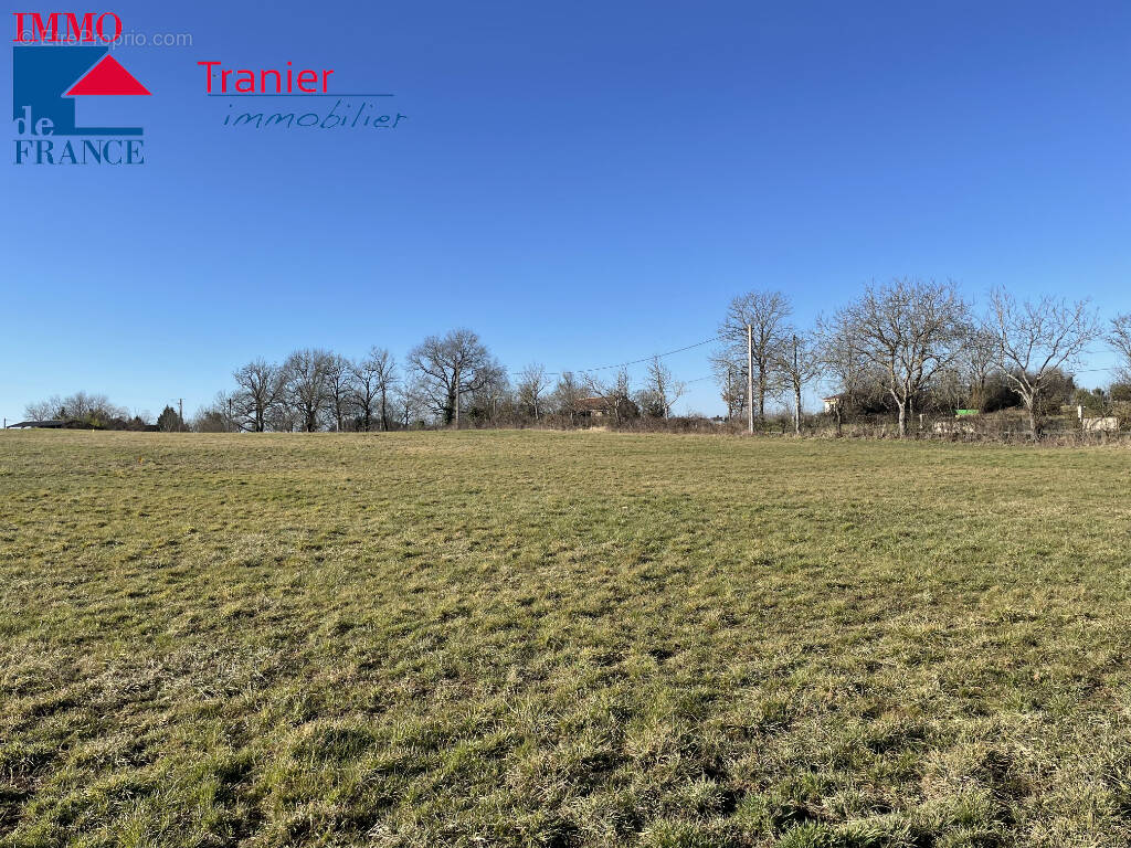 Terrain à LACAPELLE-LIVRON