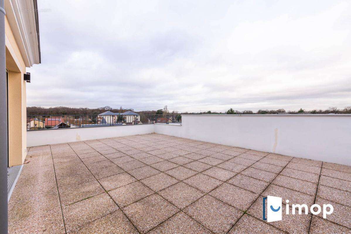 6 pièces avec terrasse et parkings - photo 3