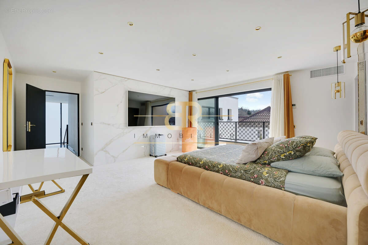 Maison à CHENNEVIERES-SUR-MARNE