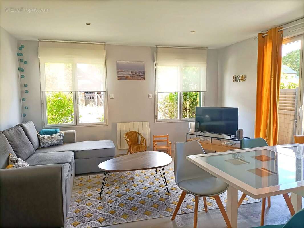 Maison à LANGROLAY-SUR-RANCE