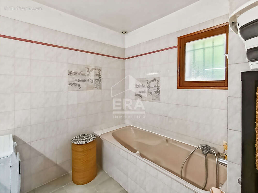 Maison à LA ROQUETTE-SUR-SIAGNE