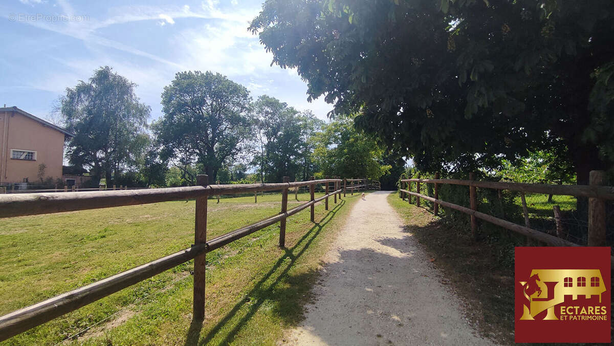 Maison à CHANOZ-CHATENAY