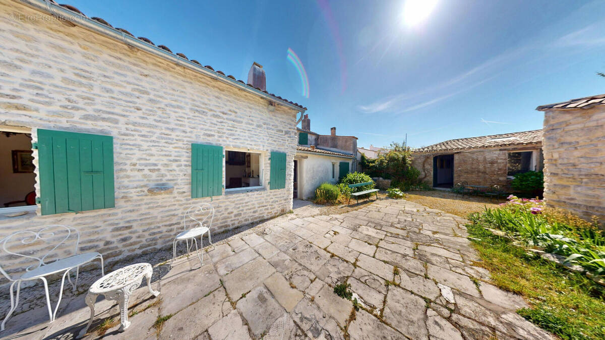 Maison à SAINT-CLEMENT-DES-BALEINES