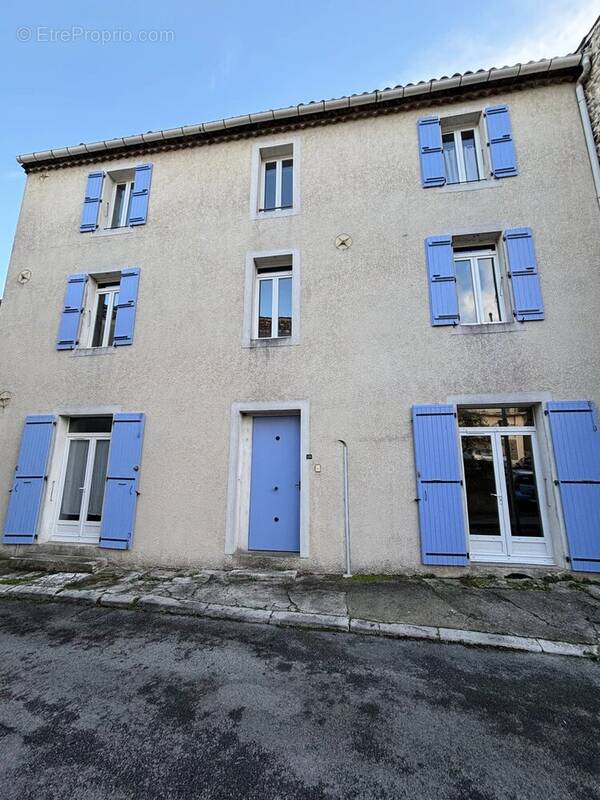 Appartement à MEYRANNES