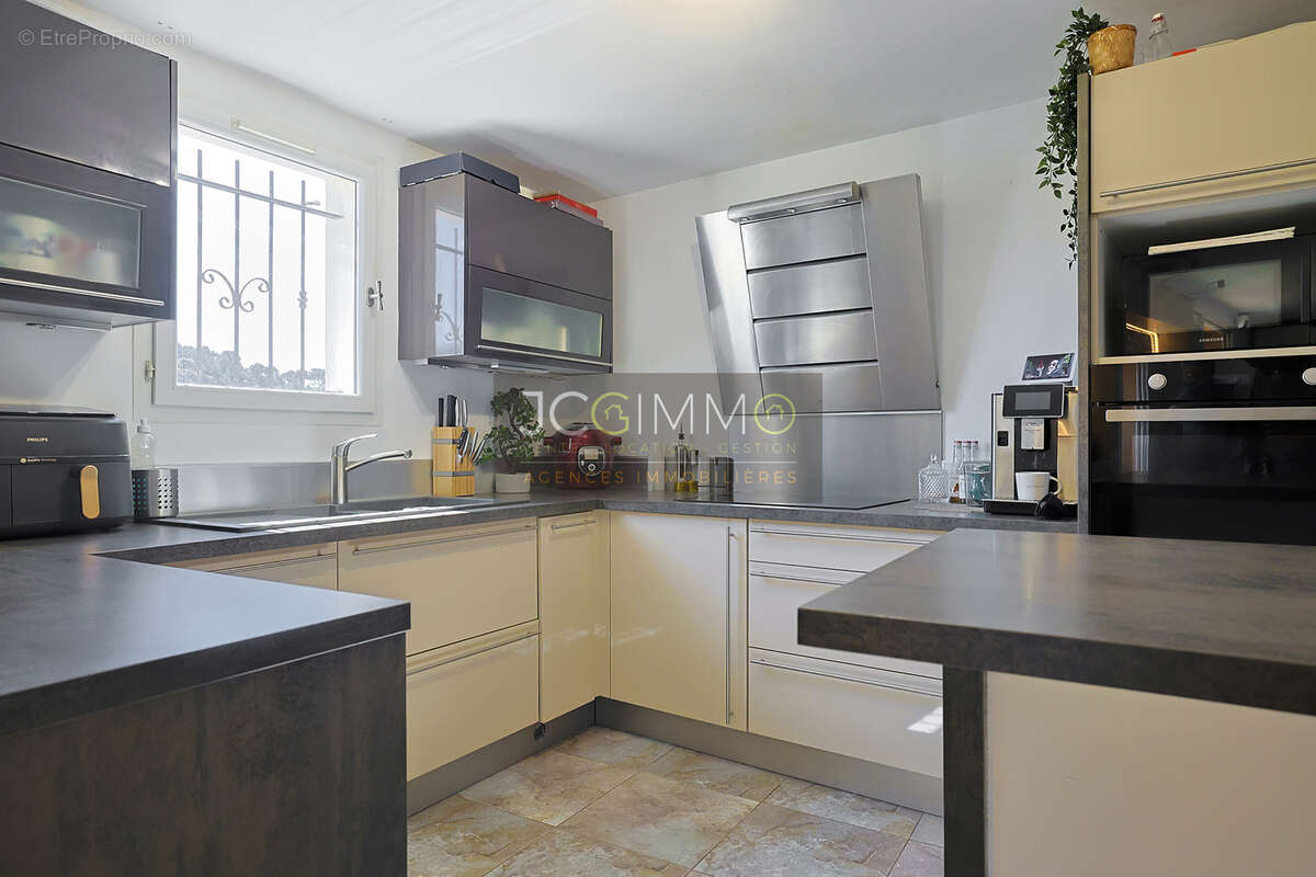 Appartement à SOLLIES-TOUCAS