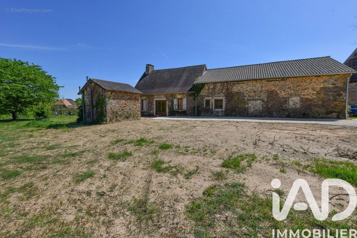 Photo 1 - Maison à SAINT-PIERRE-DE-FRUGIE