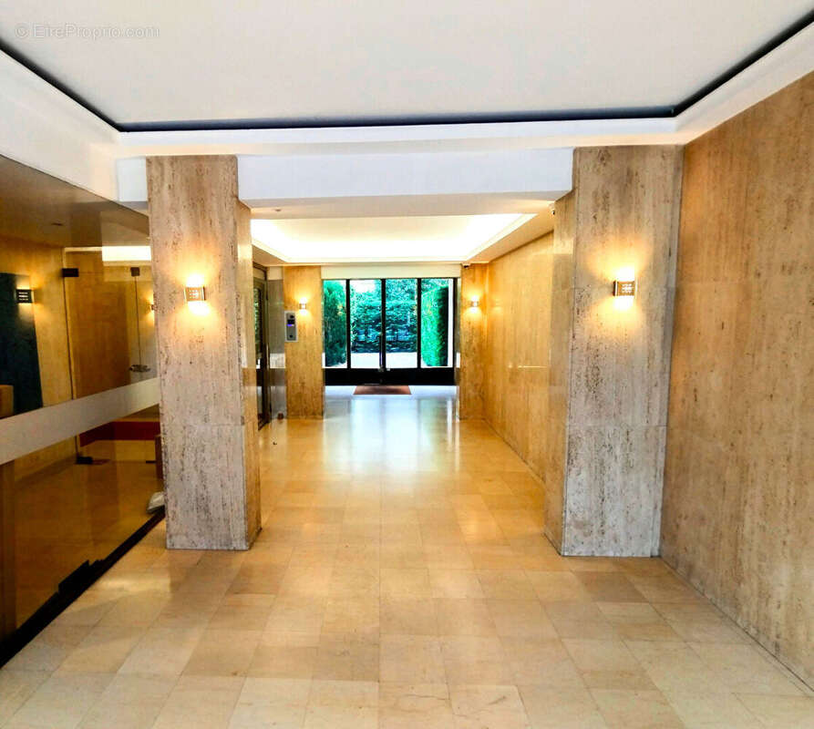 Appartement à NEUILLY-SUR-SEINE