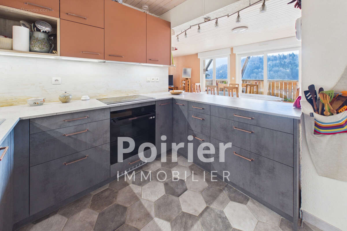Appartement à REYVROZ