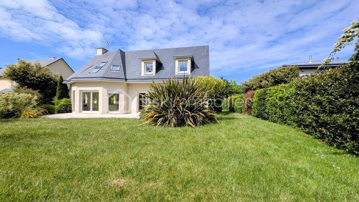Maison familiale de caractère pensée pour recevoir et partager - photo 2
