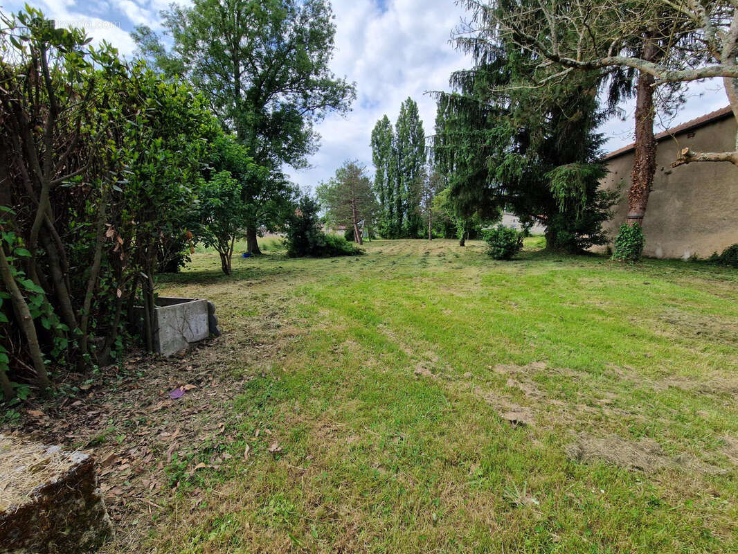 Terrain à SAINT-CIERS-SUR-GIRONDE