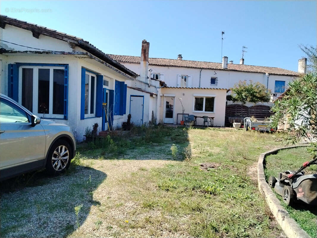 Appartement à MENESPLET
