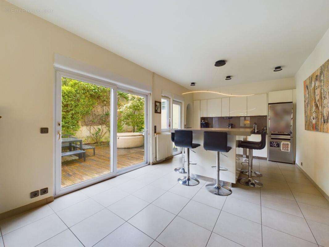 Maison - Limite Puteaux Suresnes - 178m² - photo 5