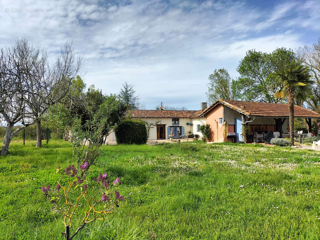 Maison à MONBARDON
