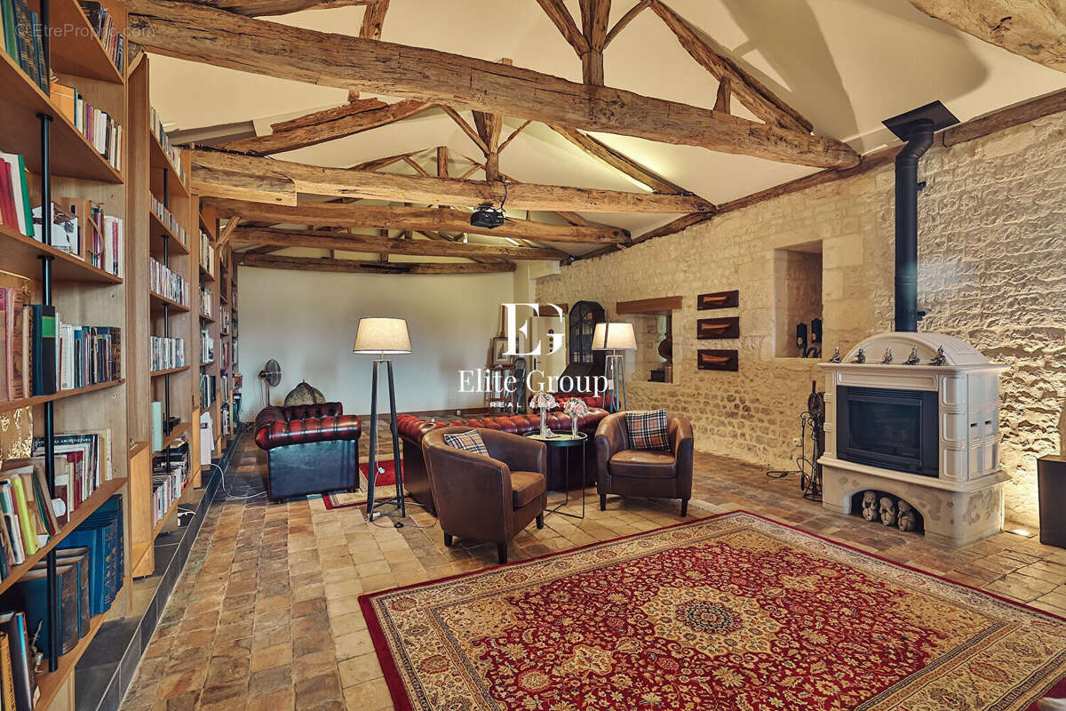A vendre magnifique maison de caractère proche de cognac - 7 pièces - 360 m² - photo 9