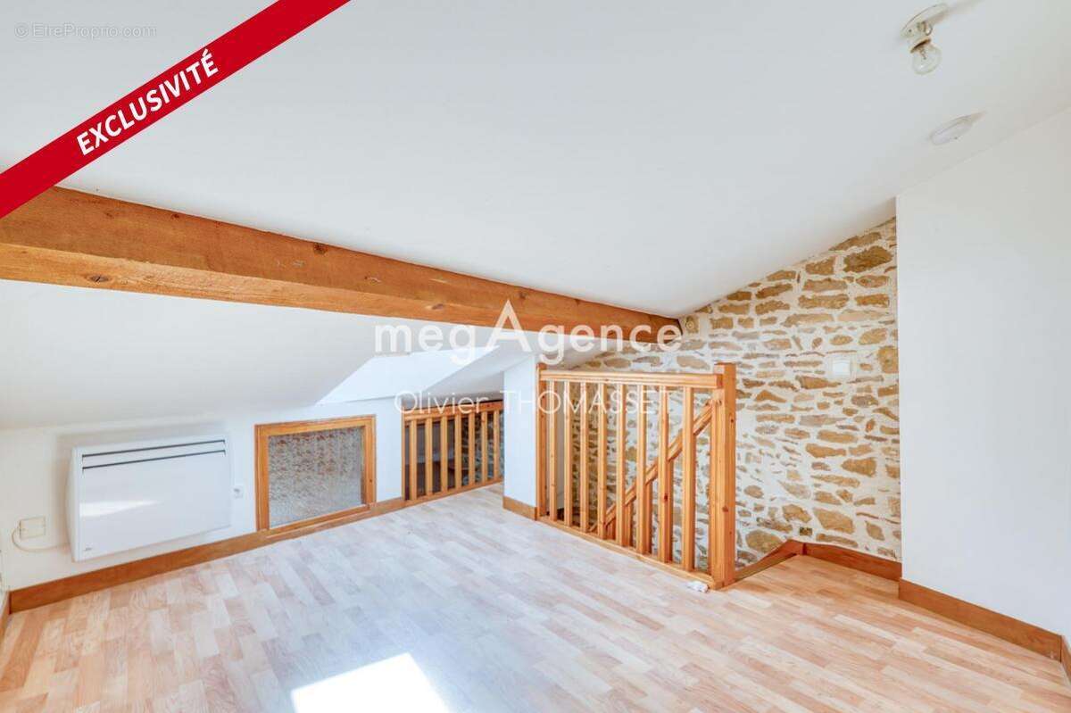 Appartement à COUZON-AU-MONT-D&#039;OR