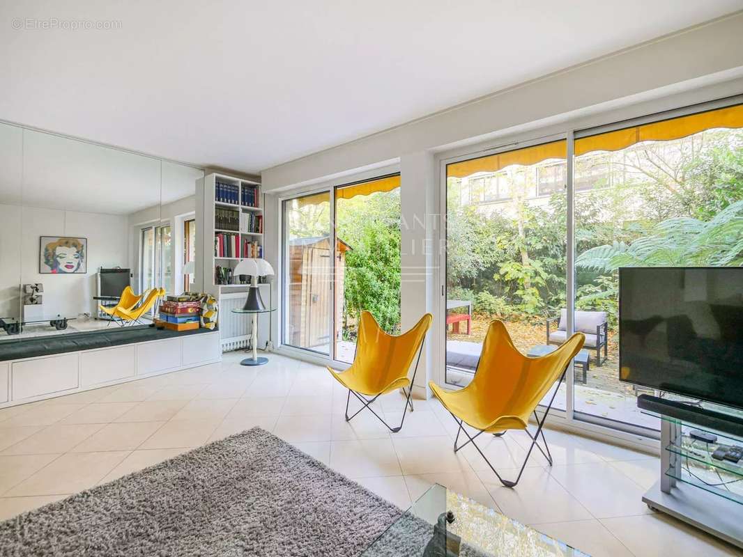 Appartement à NEUILLY-SUR-SEINE